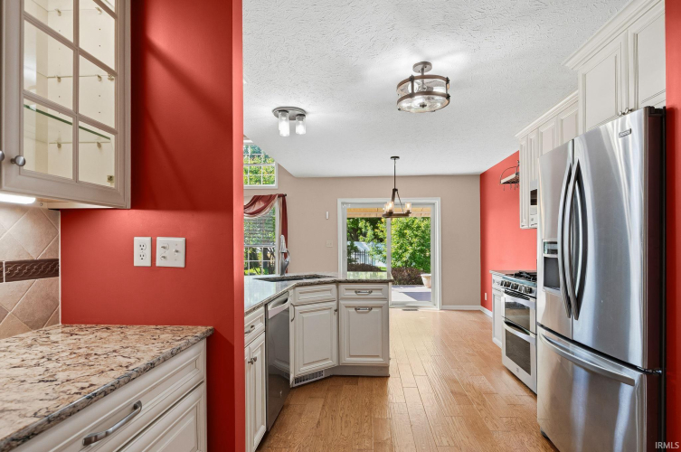 Listing Image 9