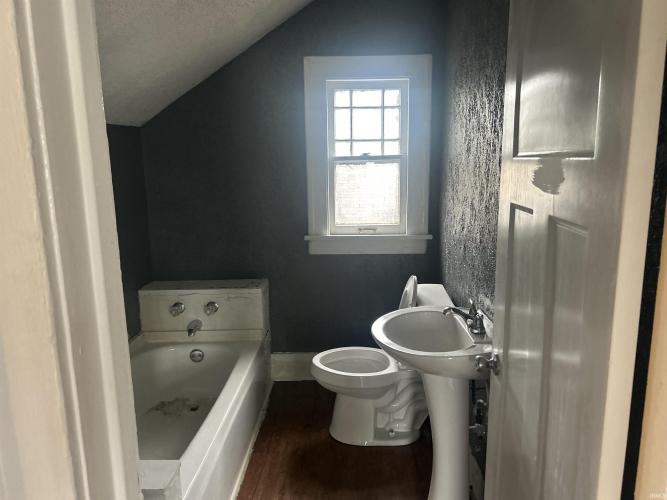 Listing Image 16
