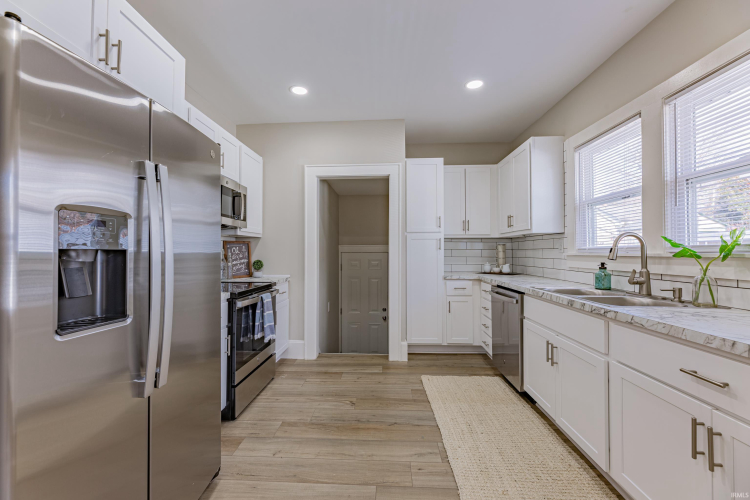 Listing Image 12