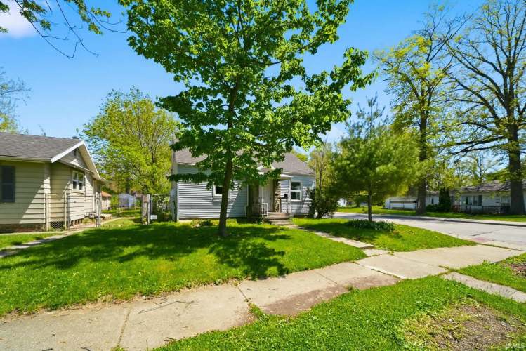 Listing Image 4