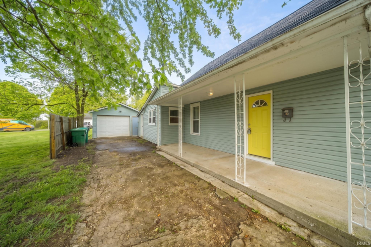 Listing Image 4