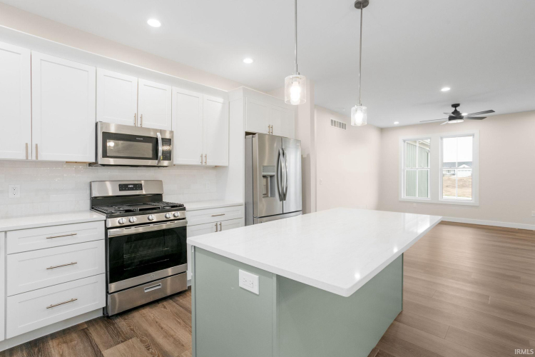 Listing Image 11