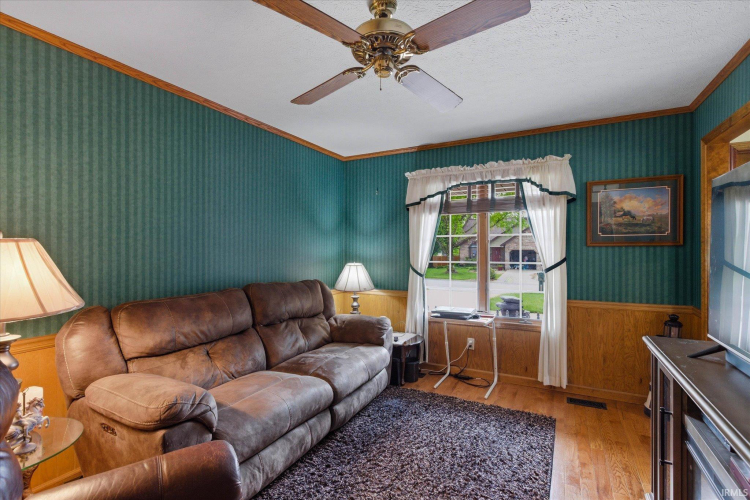 Listing Image 6