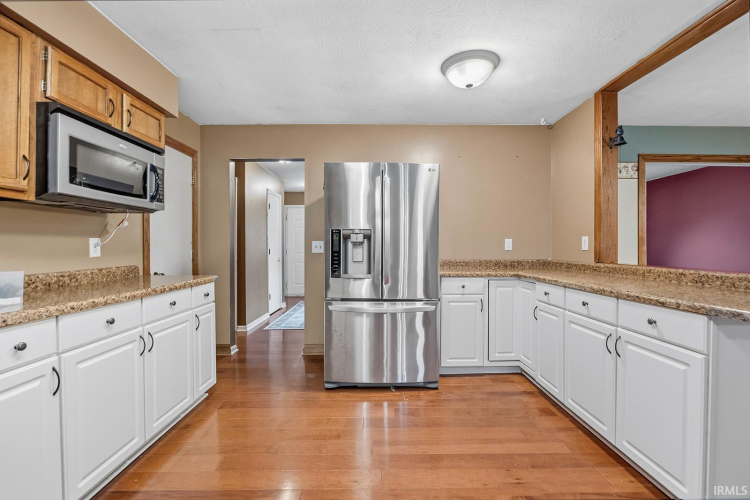 Listing Image 4