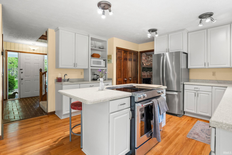 Listing Image 12