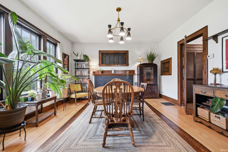 Listing Image 12