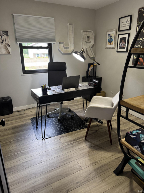 Listing Image 12