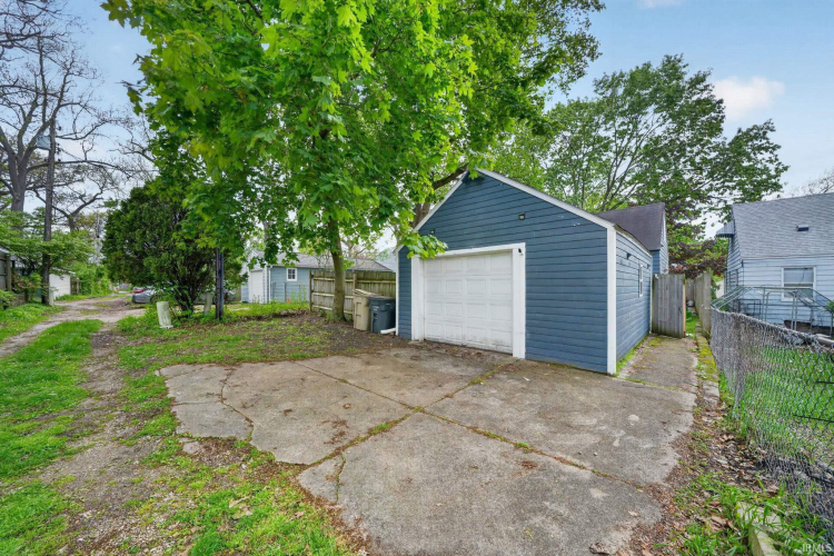Listing Image 19