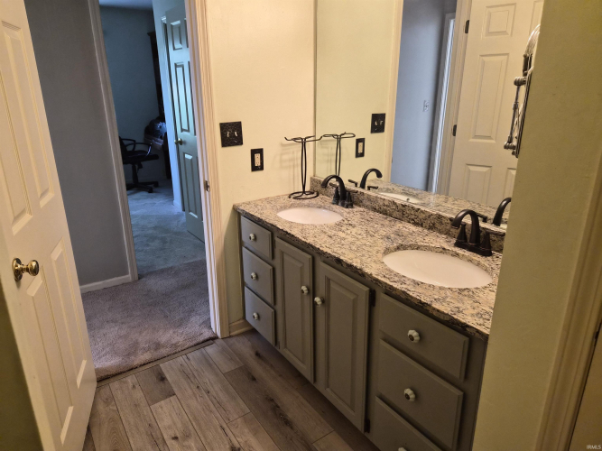 Listing Image 16