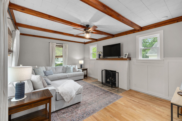 Listing Image 11