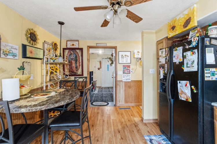 Listing Image 11