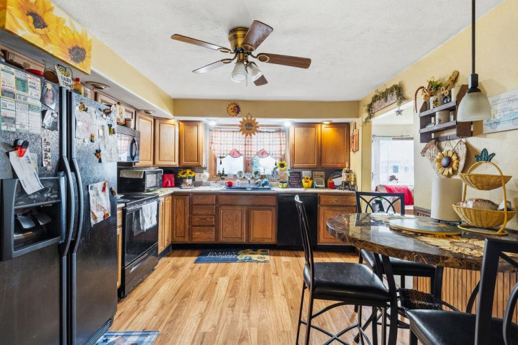 Listing Image 14