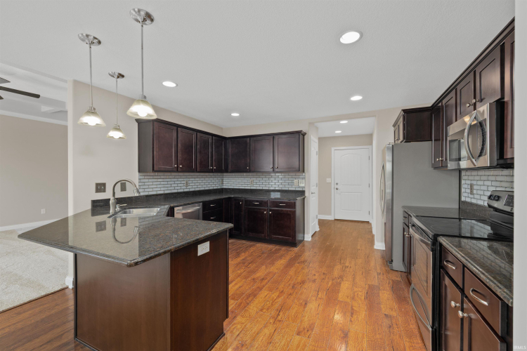 Listing Image 14