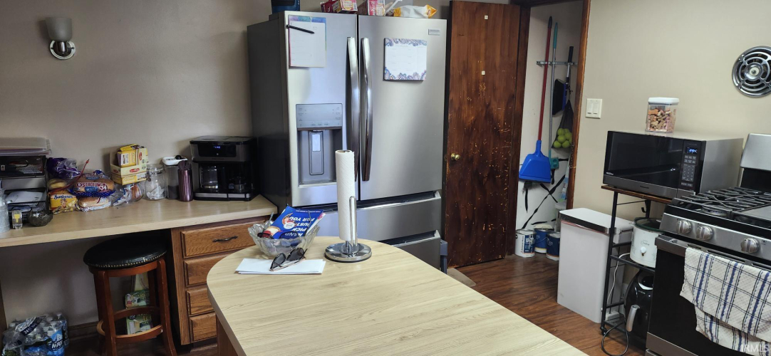 Listing Image 4