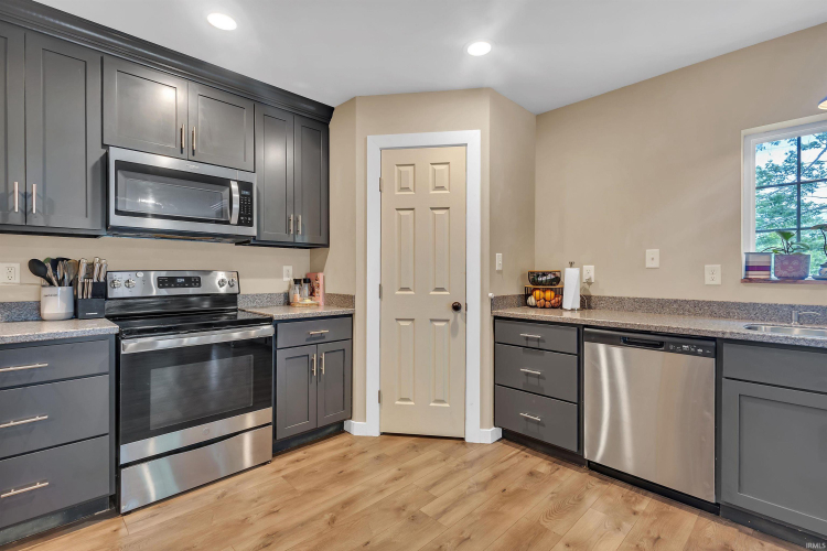 Listing Image 13