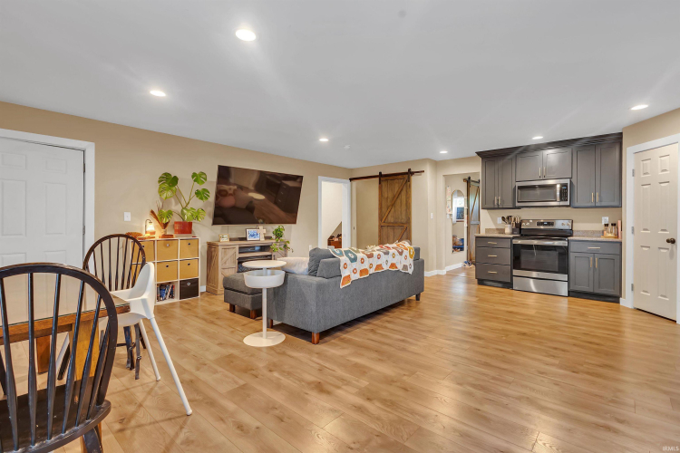 Listing Image 9