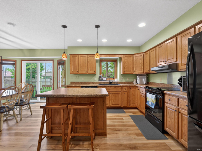 Listing Image 12