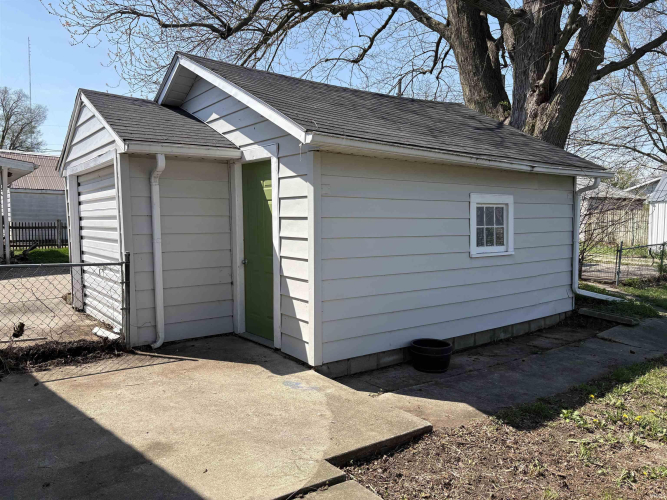 Listing Image 3
