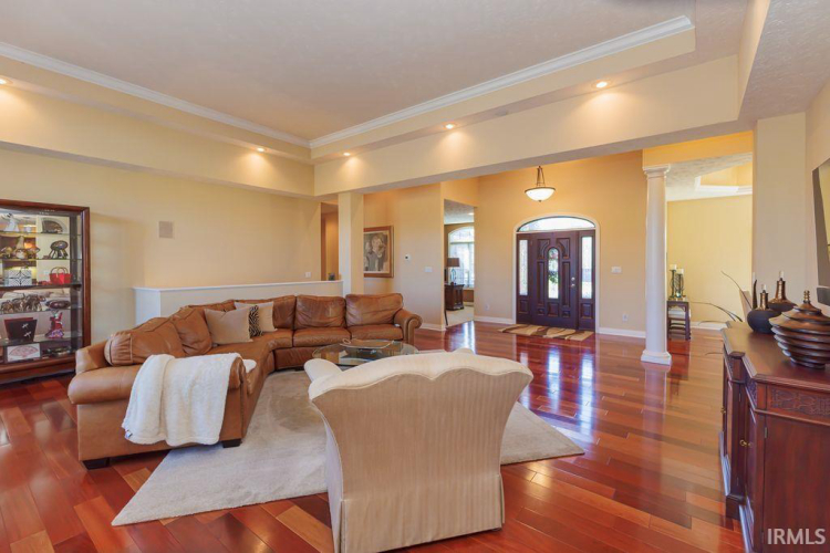 Listing Image 4
