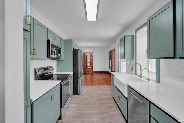 Listing Image 11