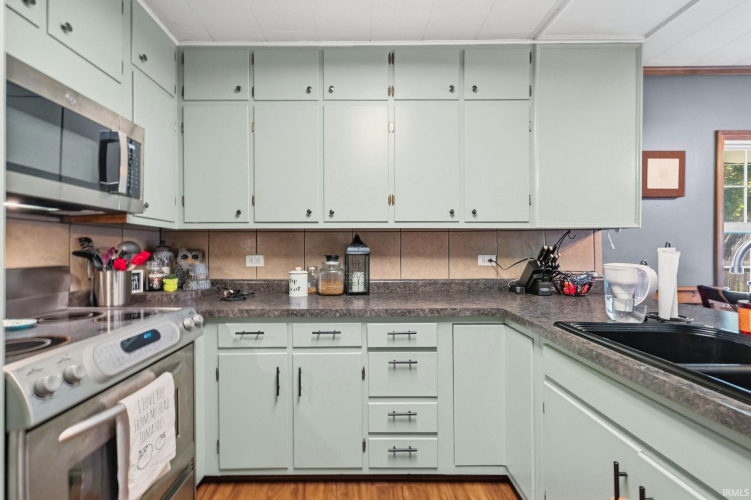 Listing Image 12