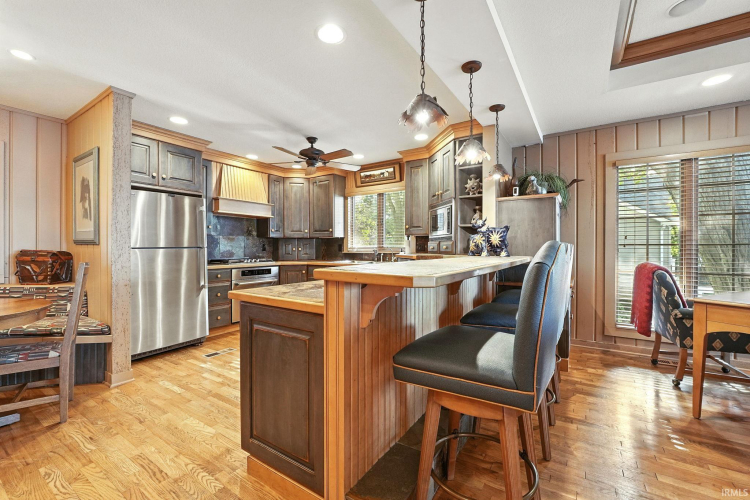 Listing Image 5