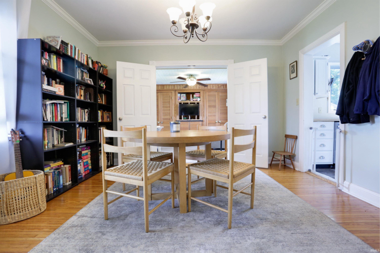 Listing Image 11