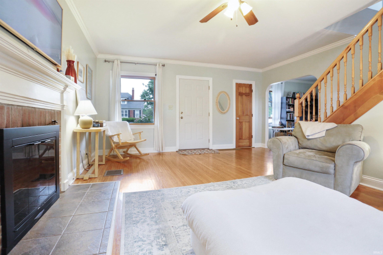 Listing Image 5