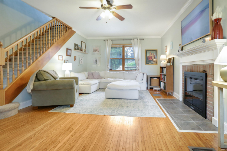 Listing Image 6