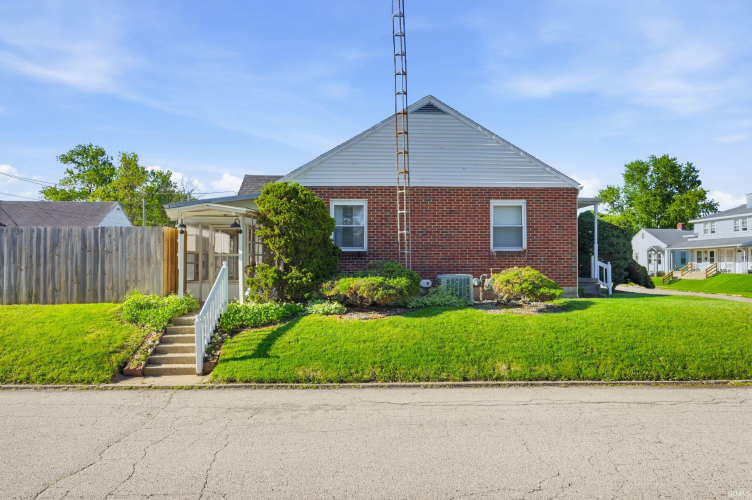 Listing Image 3