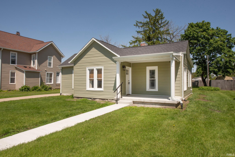 Listing Image 4