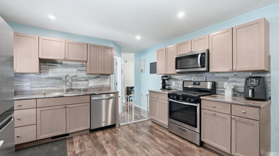 Listing Image 12
