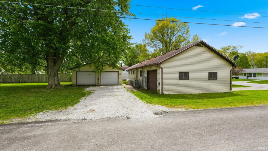 Listing Image 4