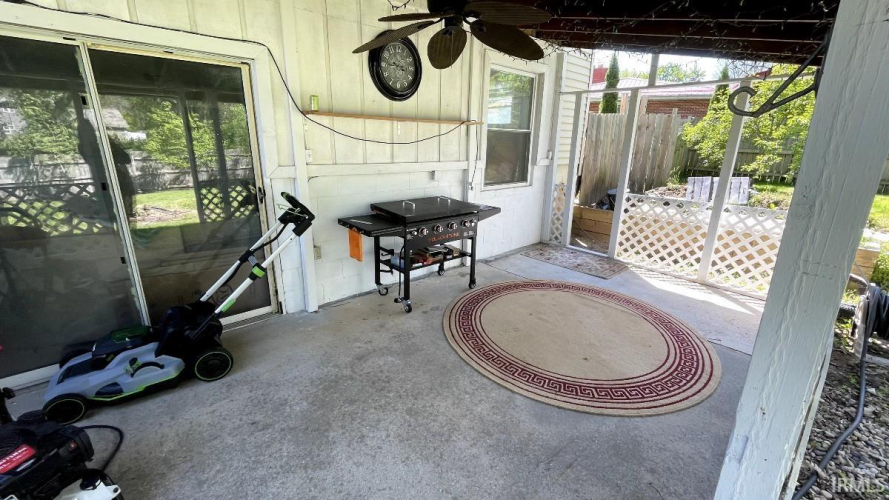 Listing Image 6