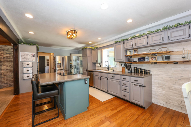 Listing Image 7
