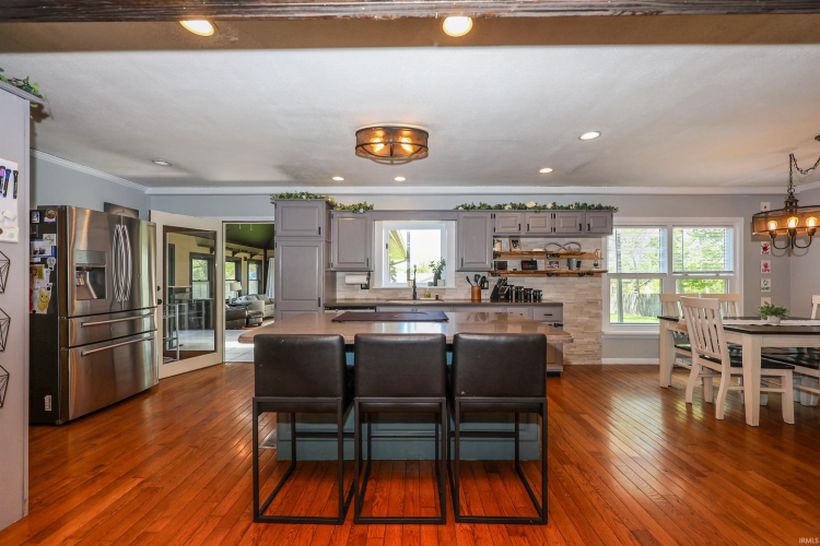 Listing Image 9