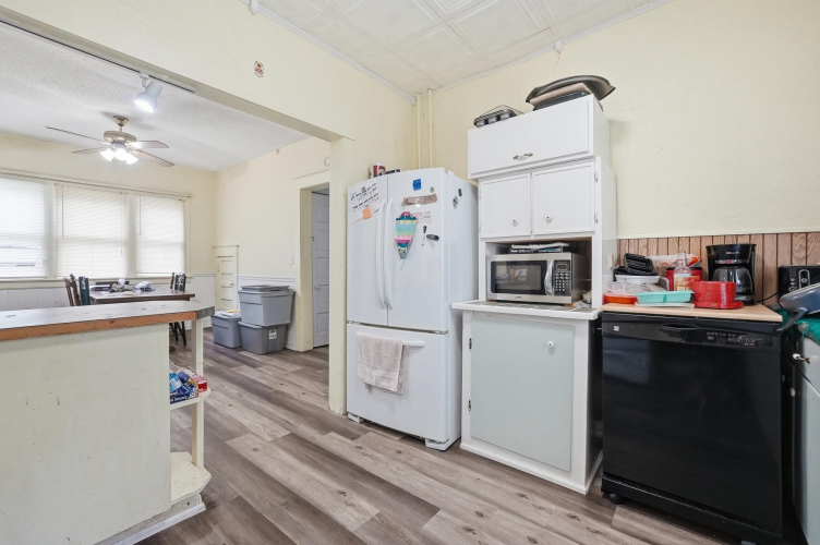 Listing Image 13