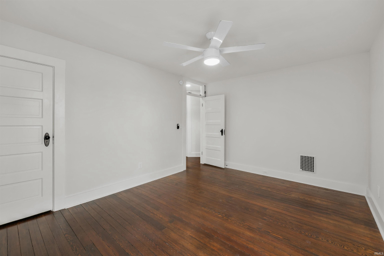 Listing Image 30
