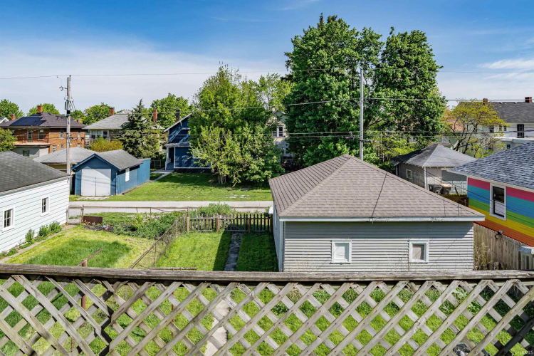 Listing Image 17