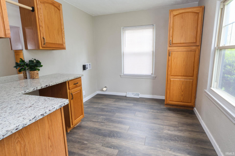 Listing Image 17