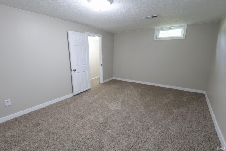Listing Image 24