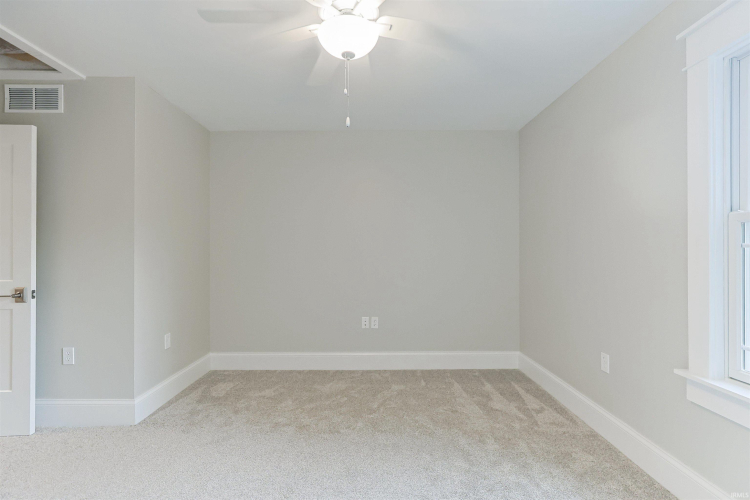 Listing Image 26