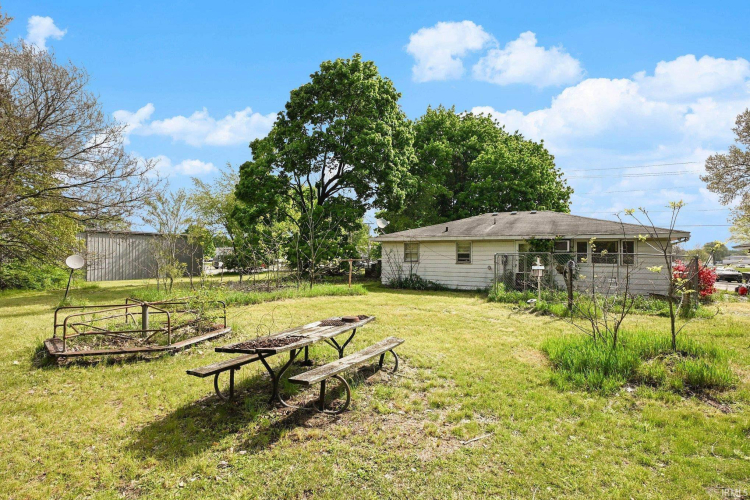 Listing Image 6