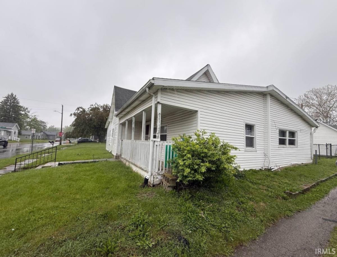 Listing Image 4