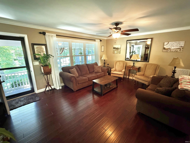 Listing Image 5