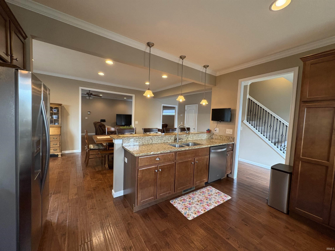 Listing Image 6