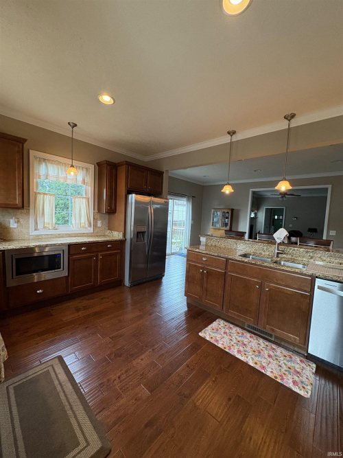 Listing Image 8