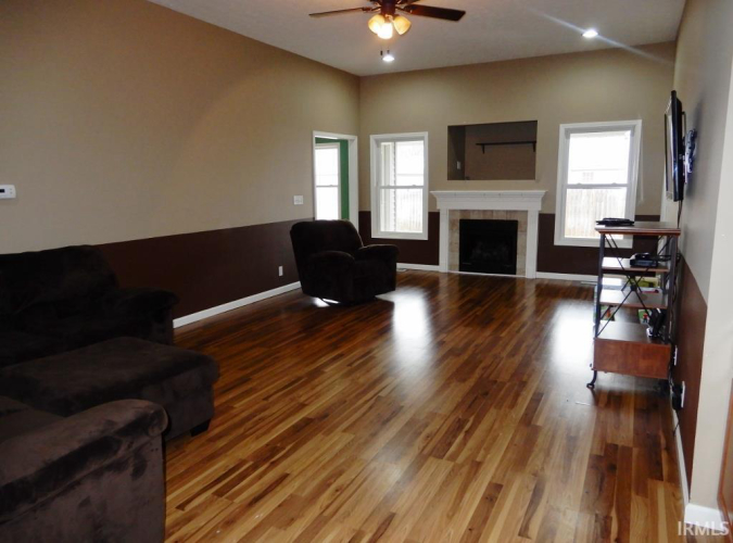 Listing Image 12