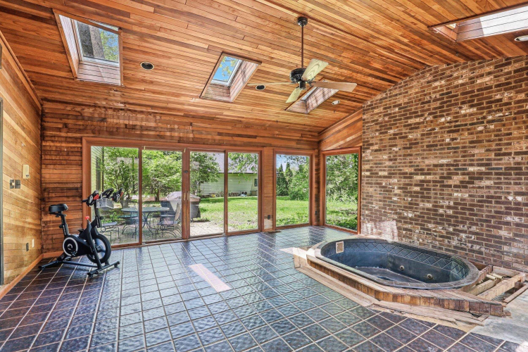Listing Image 10