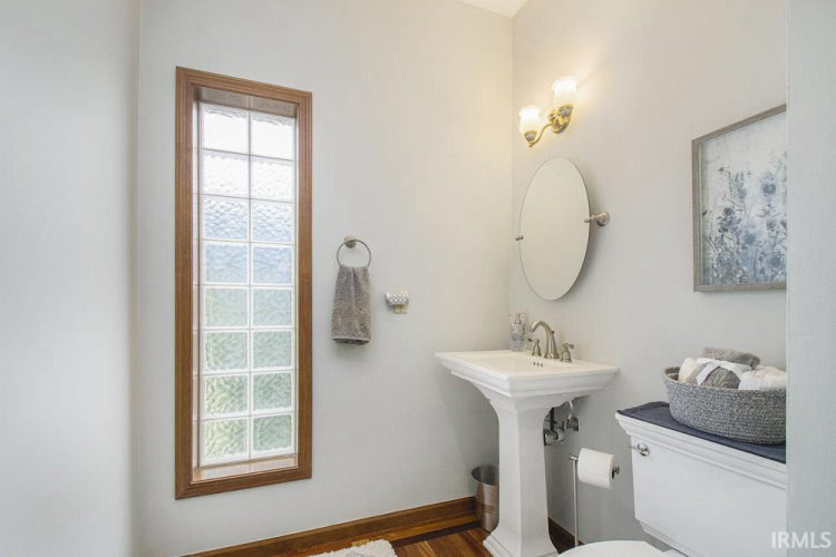 Listing Image 11